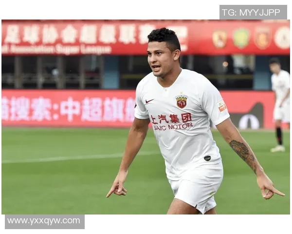 上海上港迎战河南建业争夺中超联赛关键三分之战